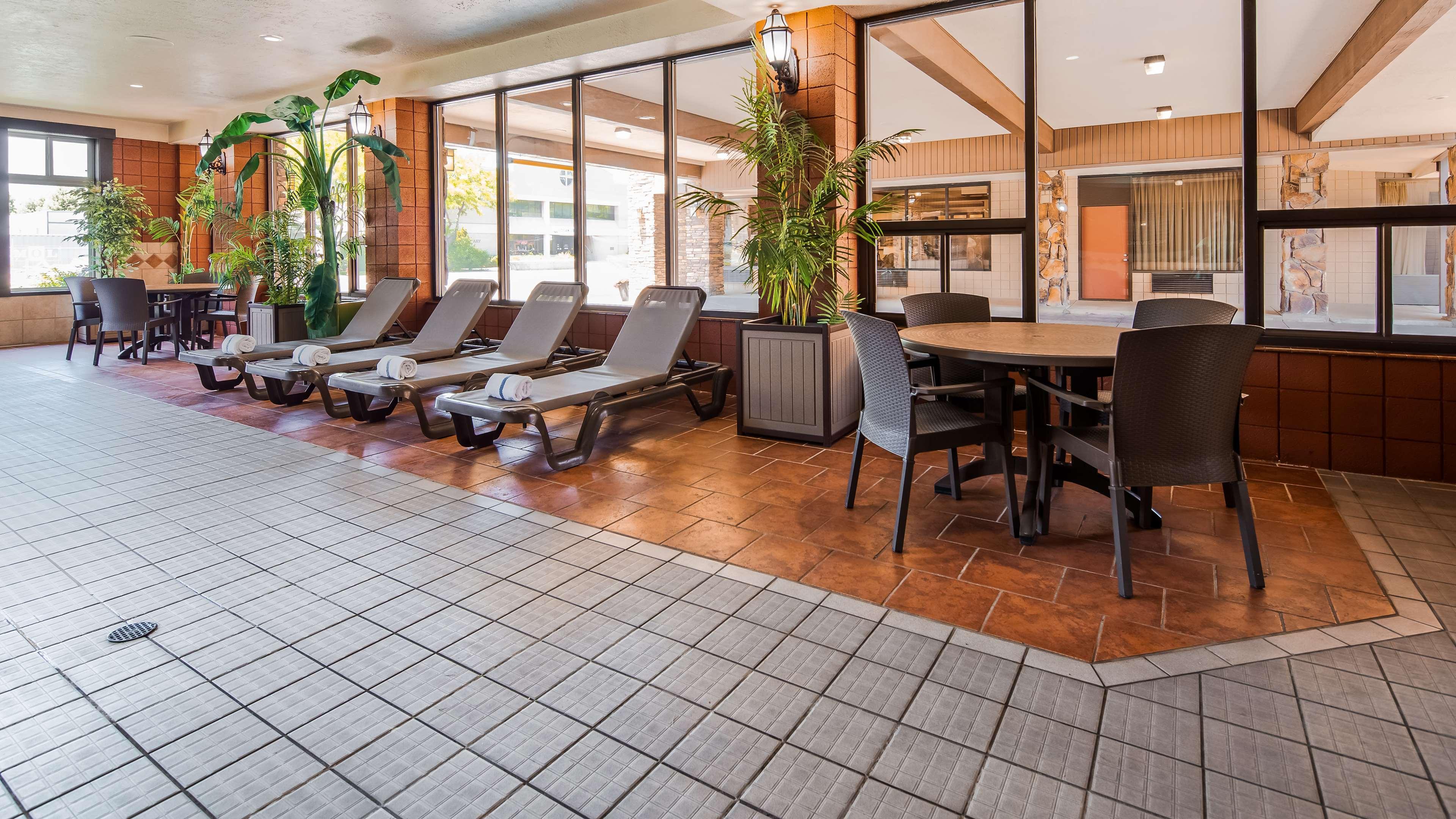 Best Western Plus Weston Inn Логан Экстерьер фото